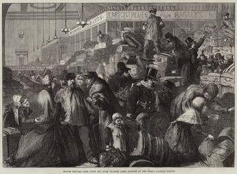 Französische Flüchtlinge aus Lyon und Dijon fordern ihr Gepäck am Bahnhof von Genf